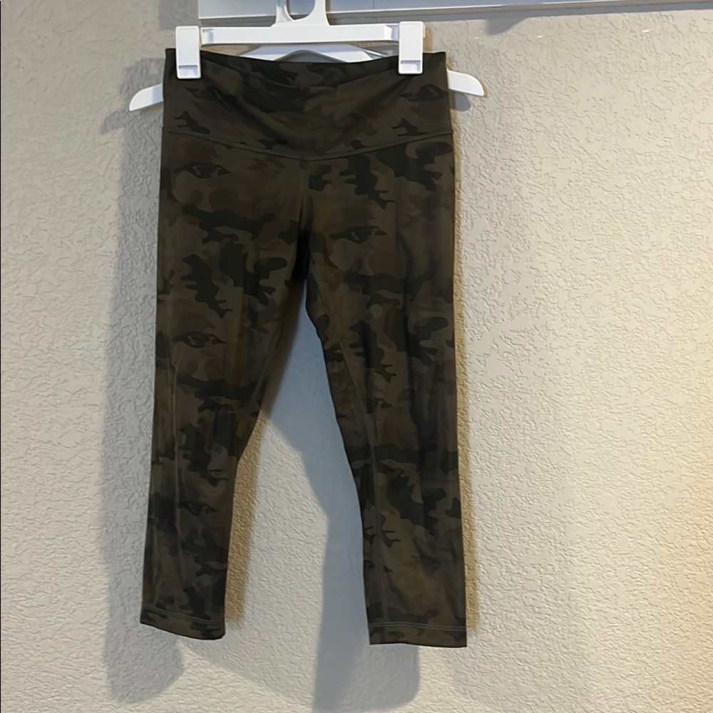 Lulu  Camouflage capri Leggings